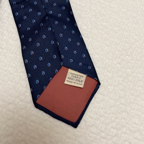 Yves Saint Laurent 100% Silk Classic Navy Tie—Great Looking!! Excellent Cond. - Picture 6 of 9